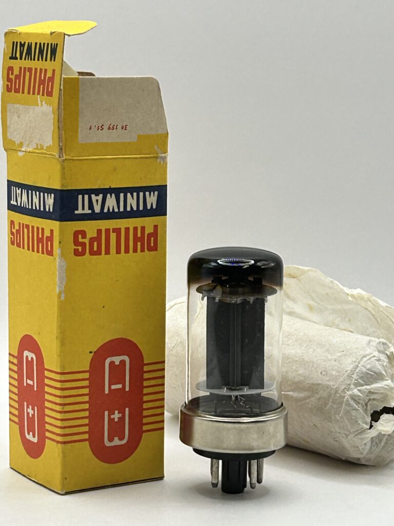 GZ34 Mullard metal base NOS